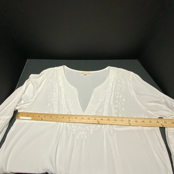 Solitaire Ivory Embroidered Blouse - Picture 4 of 5